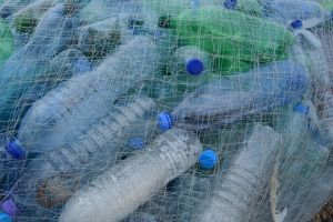 Évente 2,5 milliárd dollárjába kerül a világnak az óceánokban lévő műanyagszemét